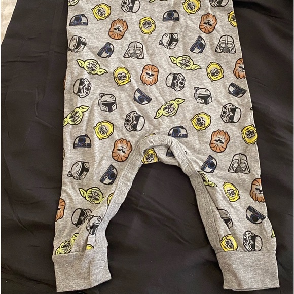 2 NWT STAR WARS 12MONTHS BODYSUIT OUTFITS! USE THE FORCE!! - Picture 3 of 3